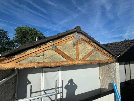 Gevelrenovatie en gevelbekleding Zevenaar - Vernieuwing geveltop foto 3